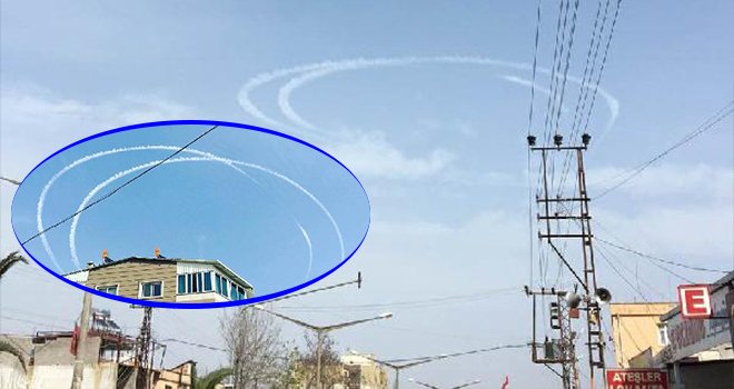 Savaş uçakları 'hilal' oluşturdu
