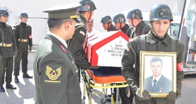 ŞEHİDE AĞLATAN TÖREN