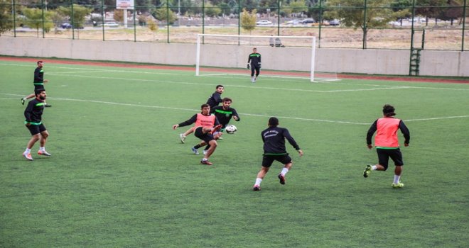 ŞEHİTKAMİL BELEDİYESPOR SURUÇ GENÇLİKSPOR MAÇINA KİLİTLENDİ