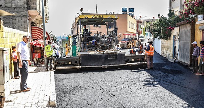 ŞEHİTKAMİL ÇAĞLAYAN’DA YOLLARI YENİLİYOR