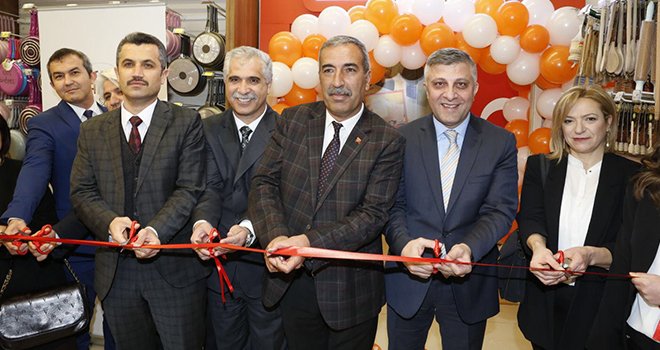Şehitkamil Halk Eğitimden Migros'ta sanat atölyesi