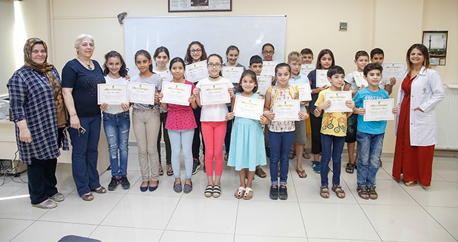 İngilizce kursunda sertifika heyecanı 