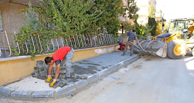 Şehitkamil'de kaldırım yenileme çalışmaları sürüyor