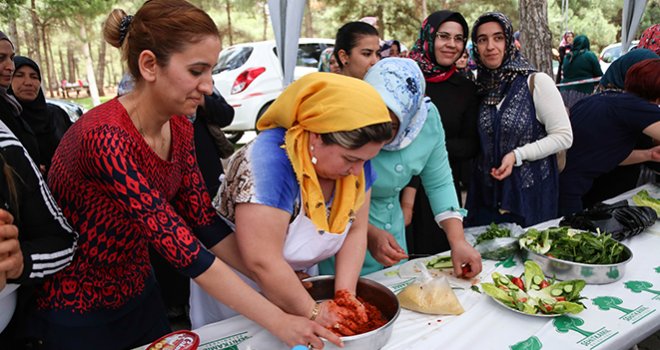ŞEHİTKAMİL’DE YAĞLI KÖFTE YARIŞMASI YAPILDI