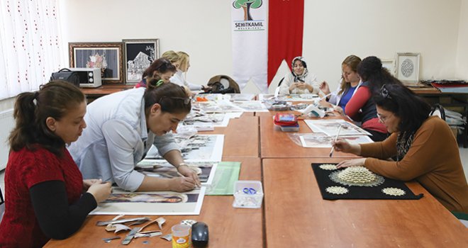 ŞEHİTKAMİL’DEKİ HANIMLAR ÜÇBOYUTLU ÇALIŞIYOR