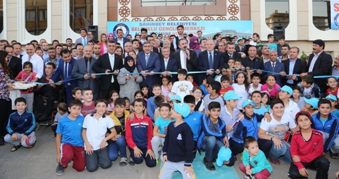 SELÇUKLU GENÇLİK MERKEZİ HİZMETE AÇILDI