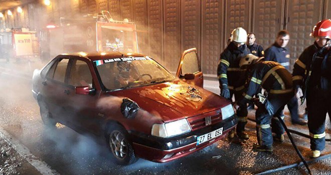 Gaziantep'te seyir halindeki araç alev aldı korku dolu anlar...