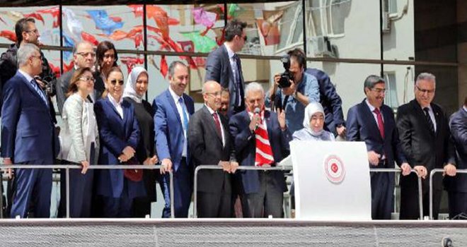 Şeytan taşlamaktan vakit kaldıkça muazzam eserler yaptık