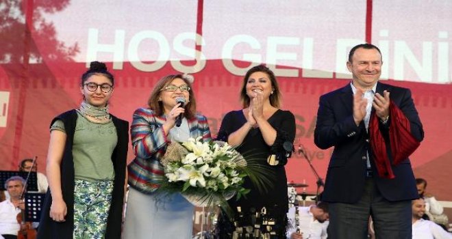 Sibel Can, Gaziantep'te anneler için söyledi