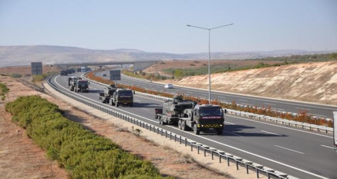 Silopi'ye sevk edilen askeri araçlar Nizip'ten geçti