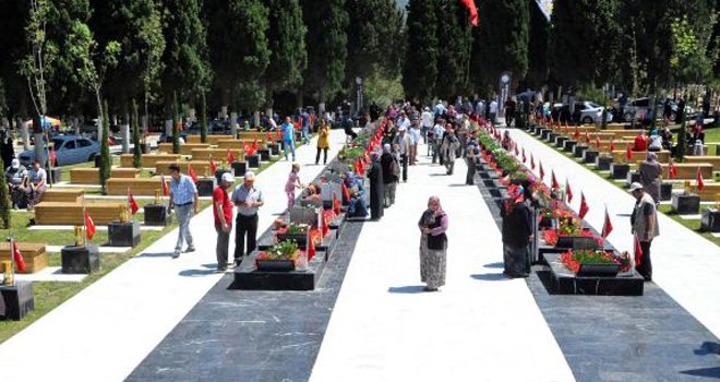 SOMA'DA MADENCİ ŞEHİTLİĞİNE ZİYARET