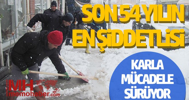 Son 54 yılın en etkili kar yağışında karla mücadele sürüyor