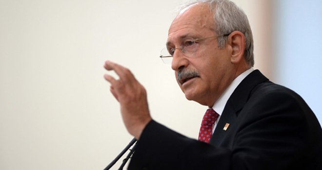 Sonunda baklayı ağzından çıkardı