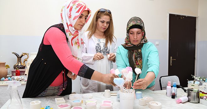 SOSYAL MEDYADA PAZARLIYORLAR