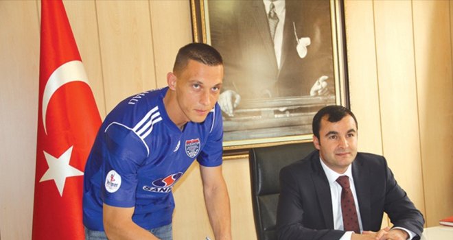 Stachowiak imzaladı