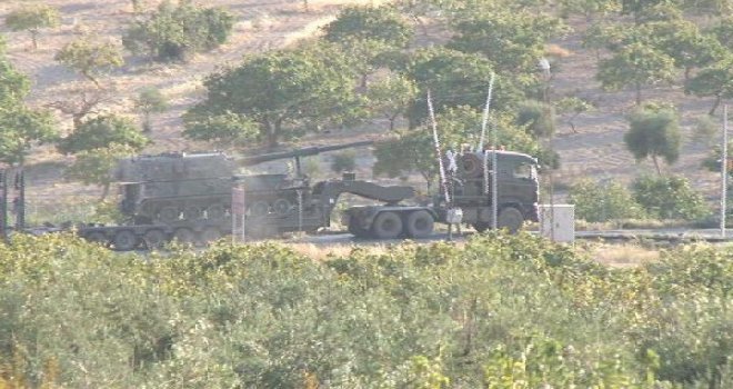 Suriye'deki IŞİD hedefleri bombalanıyor