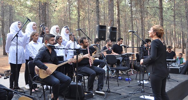 Suriyeli Çocuklar Korosu büyükelçileri duygulandırdı