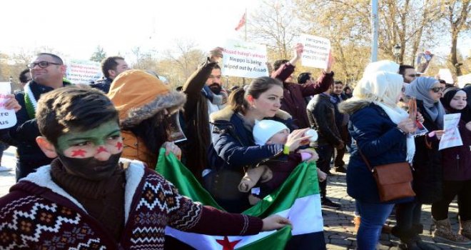Suriyelilerden Halep protestosu