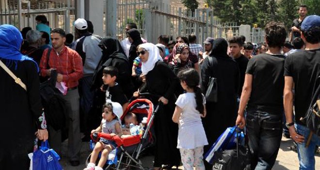 SURİYELİLERE BAYRAM İZİNİ