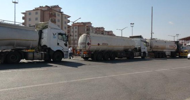 Suriye’ye tankerlerle akaryakıt sevkiyatı