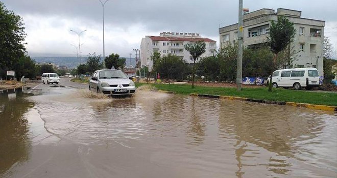 Sürücülerin Yağmur, Öğrencilerin Çamurla İmtihanı