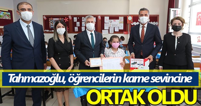 Tahmazoğlu, öğrencilerin karne sevincine ortak oldu