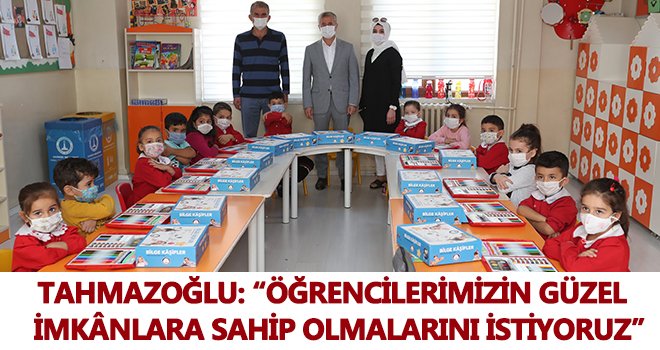 Tahmazoğlu, öğrencilerin yüzünü güldürmeye devam ediyor