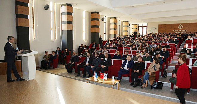 Tahmazoğlu, öğrencilerle kariyer günlerinde buluştu