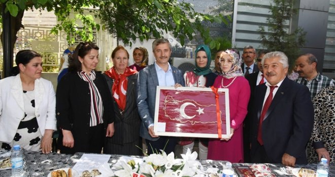 Tahmazoğlu, Şehit annelerini ziyaret etti