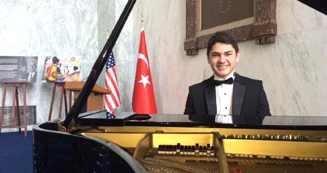 Tambi, Suriye'ye dikkat çekmek için Washington’da konser verdi