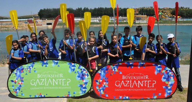 TATİLLERİNİ BU KAMPLARDA DEĞERLENDİRİYOR