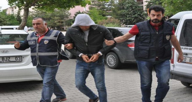 Tecavüz için kaçırmaya çalıştıkları kız karateci çıkınca