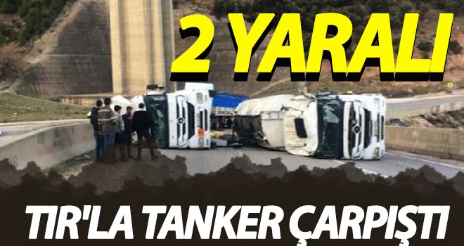 TIR ile çarpışan zift yüklü tanker devrildi