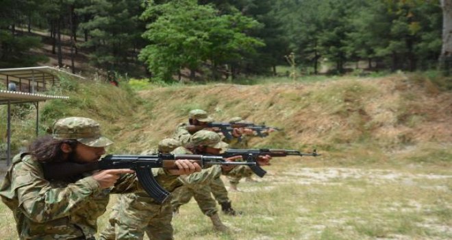 TSK'nın eğittiği ÖSO, olası operasyonlar için hazırlanıyor