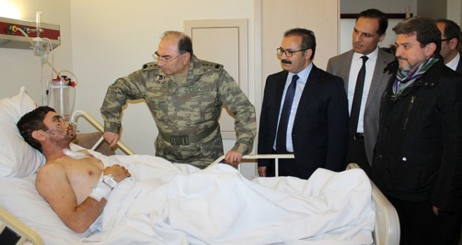 Tümamiral Hayati Bilgiç, yaralı askerleri ziyaret etti
