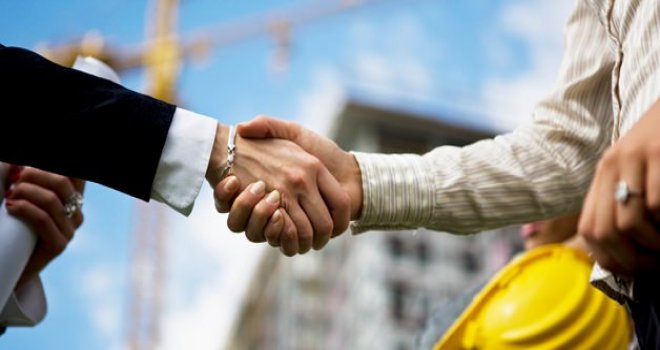 TÜRKİYE'DE TÜM SEKTÖRLERDE GÜVEN DÜŞTÜ