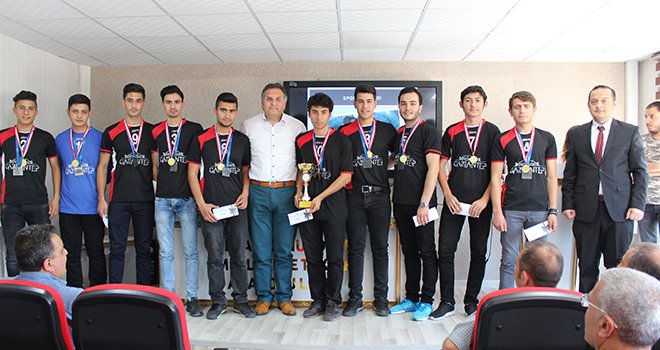 Ülgan Konukoğlu Lisesi’nde yıl sonu ödül töreni