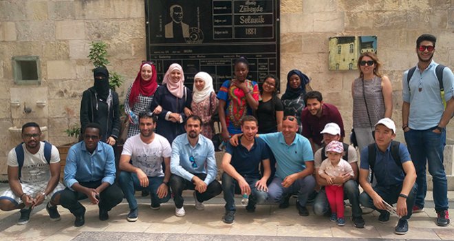 Uluslararası öğrenciler kültürel gezide