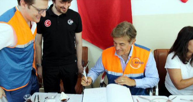 Ünlü cerrah Öz'den Suriyeli sığınmacılara ziyaret