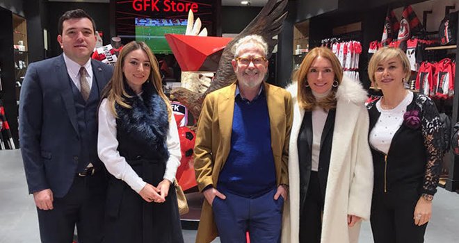 Ünlü modacılar GFK Store’de