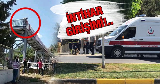 Üst geçitten atlamak isteyen genci polis kurtardı