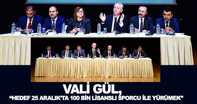 Vali Gül, beden eğitimi öğretmenleri ile bir arada