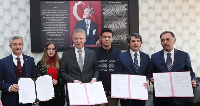 Vali Gül ve Başkan Tahmazoğlu, 60 okul için Z Kütüphane Protokolü imzaladı