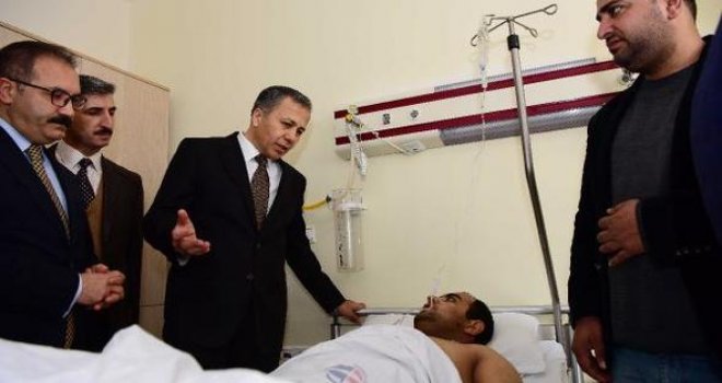 Vali Yerlikaya'dan yaralıya ziyaret