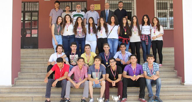 Vedat Topçuoğlu Anadolu Lisesinde karne heyecanı