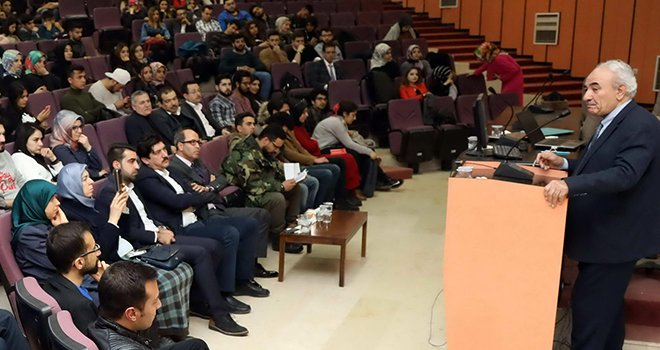 Yazar Vakkasoğlu’ndan İstiklal Mücadelesi konferansı