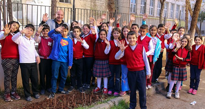 Yeşeren Kalemler Toprakla Buluştu