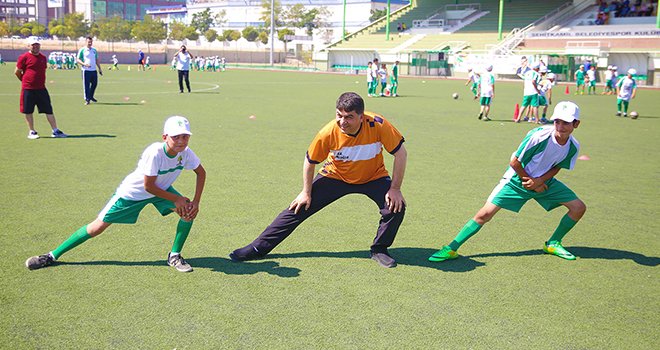 Yeşil sahada renkli anlar