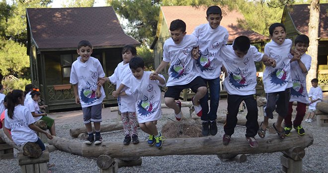 YETİM ÇOCUKLARI KAMP HEYECANI YAŞADI