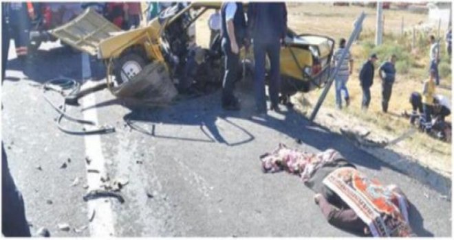 YİNE HATALI SOLLAMA YİNE FACİA: 3 ÖLÜ 6 YARALI